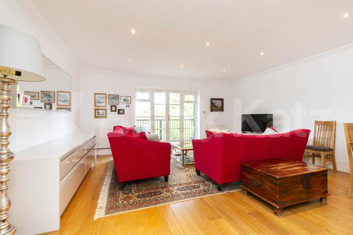 Spacious three bed two bath apartment with balcony and secure parking Cholmeley Park, Highgate 